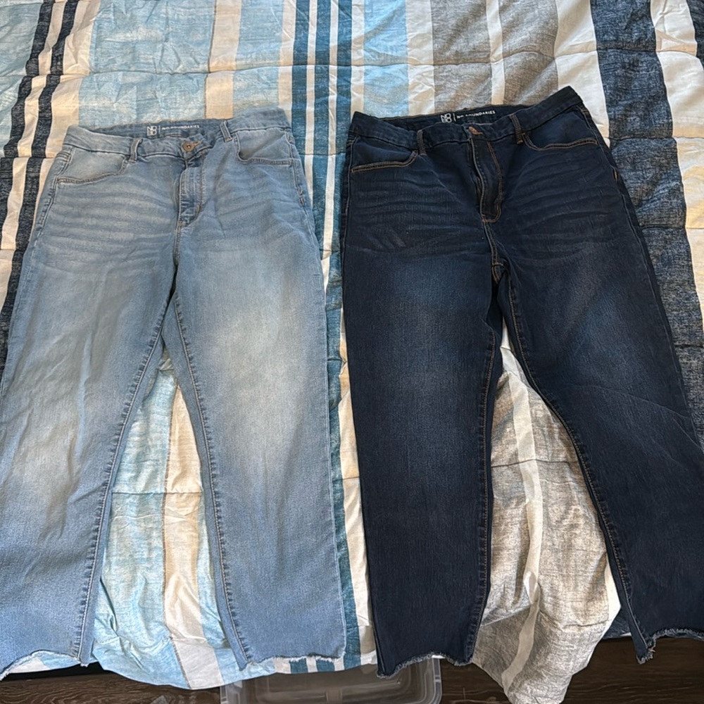 Set of Women’s Juniors No Boundaries Jeans
